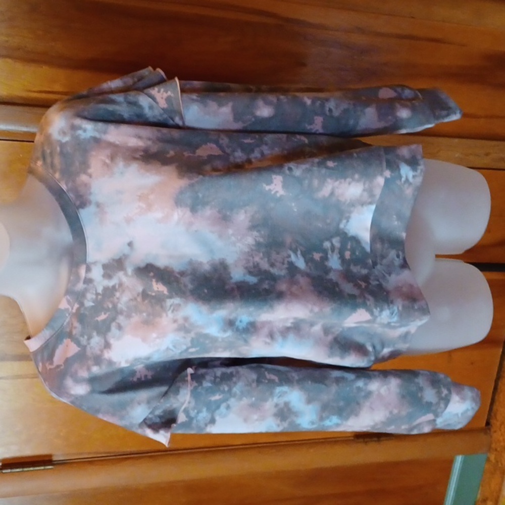 Zoe & Phoebe Frilly Shoulder Sweatshirt in Gray,  Pink & Blue, Size M NWT
